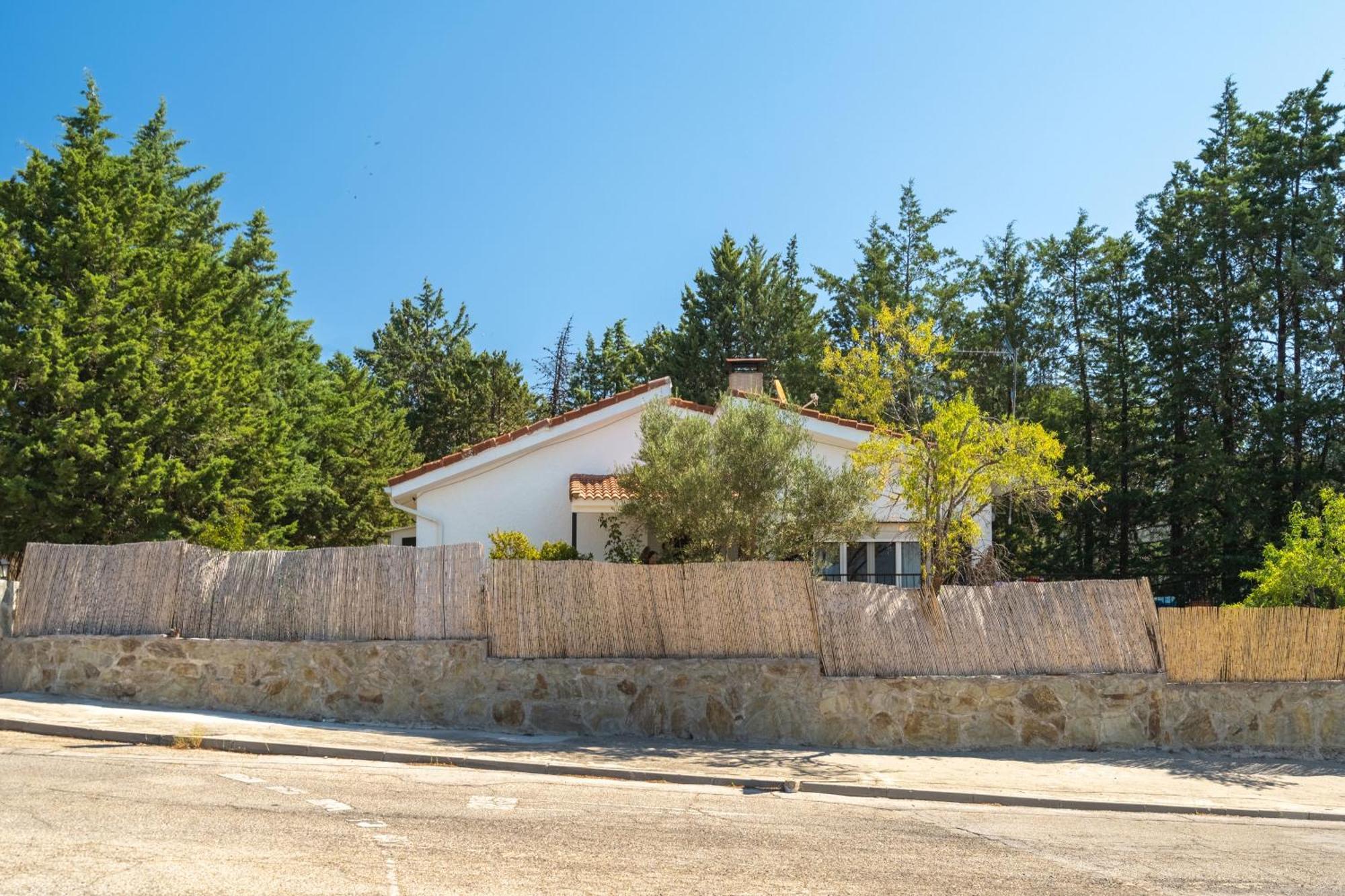 Casa Rural Los Olivos De Robledo De Chavela La Estacion Exterior foto